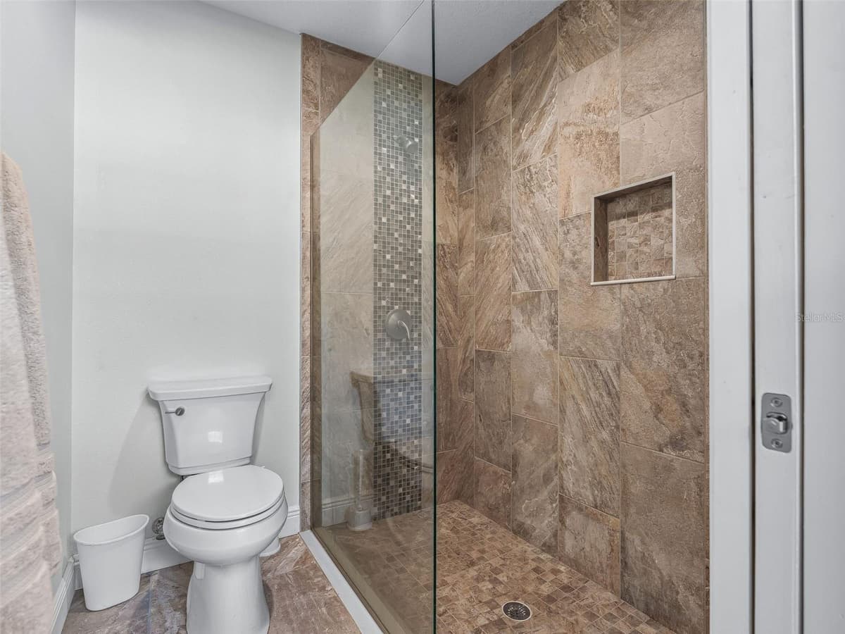 5331 GROVE MANOR — photo 15 of 43