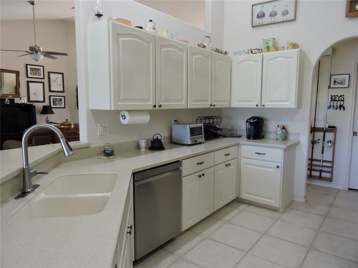 110 MARINER LANE — photo 12 of 46