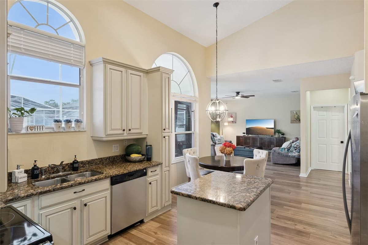 8355 DIAMOND COVE CIRCLE — photo 19 of 66