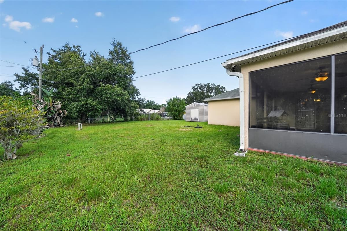 1081 JOHNSTON ROAD — photo 4 of 50