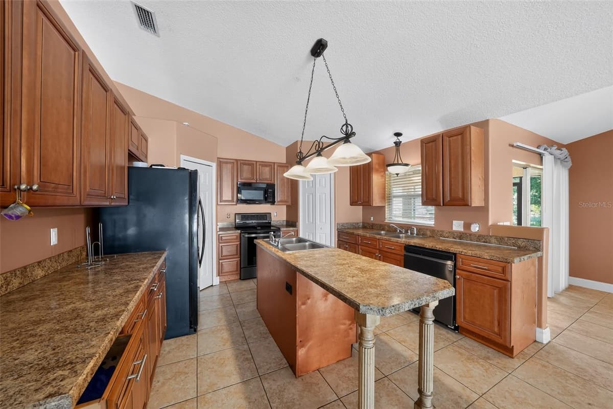 1081 JOHNSTON ROAD — photo 44 of 50