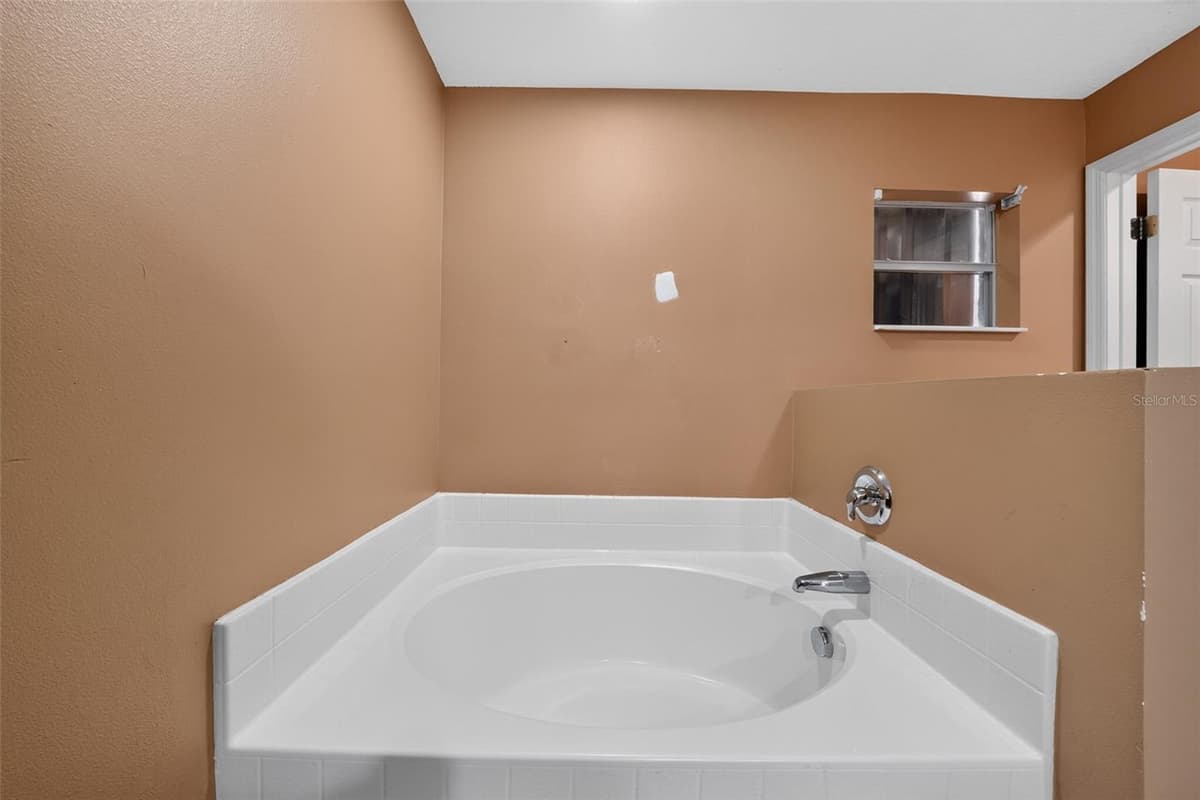 1081 JOHNSTON ROAD — photo 43 of 50