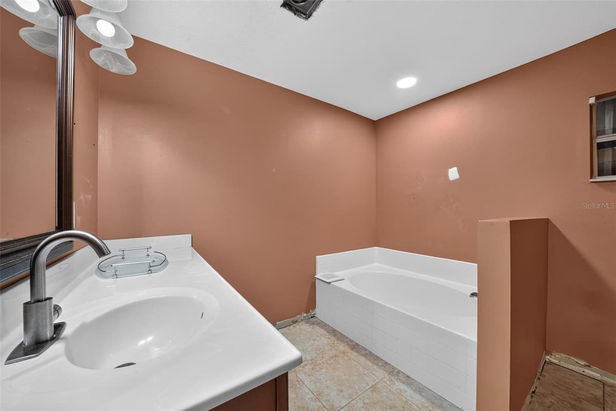 1081 JOHNSTON ROAD — photo 40 of 50