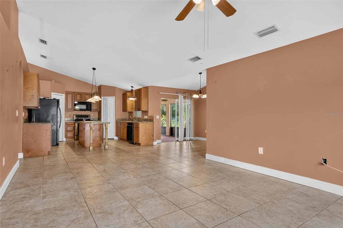 1081 JOHNSTON ROAD — photo 26 of 50