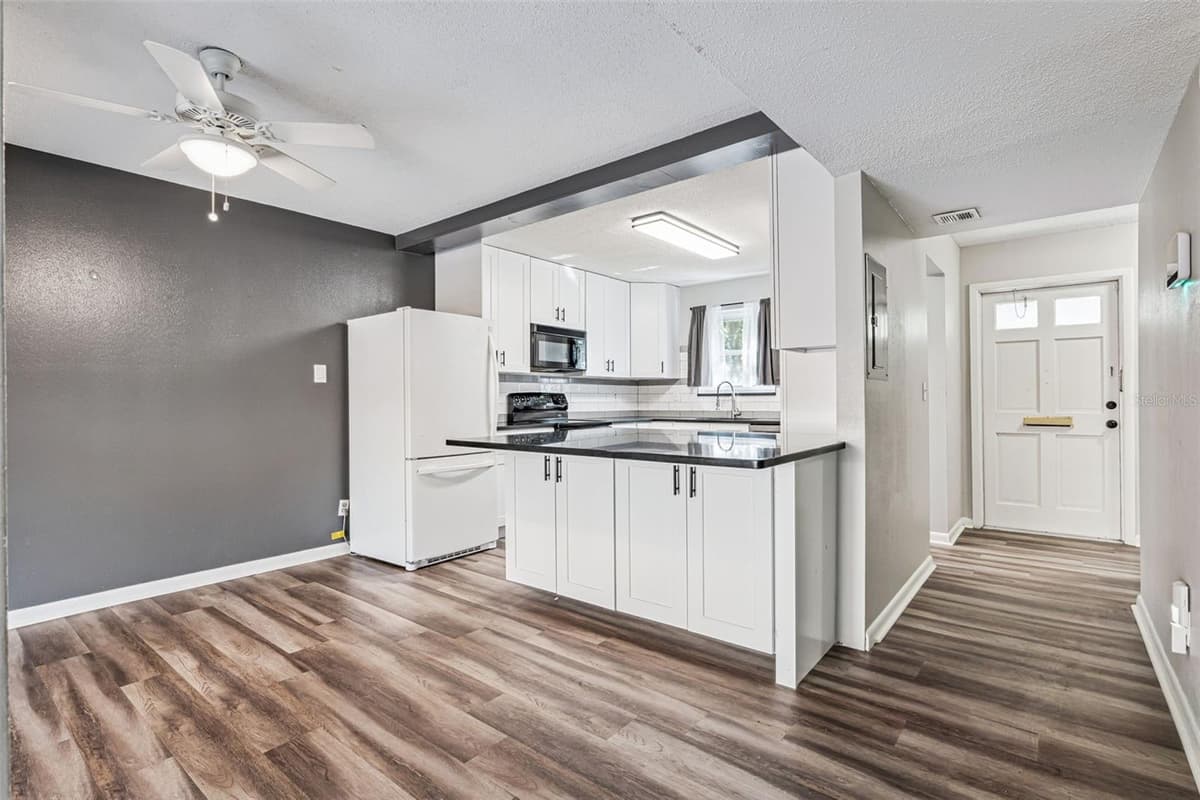 200 SAINT ANDREWS BOULEVARD — photo 7 of 21