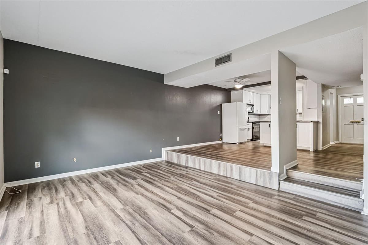 200 SAINT ANDREWS BOULEVARD — photo 5 of 21