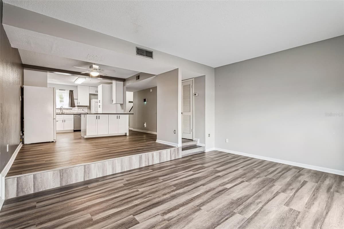 200 SAINT ANDREWS BOULEVARD — photo 4 of 21