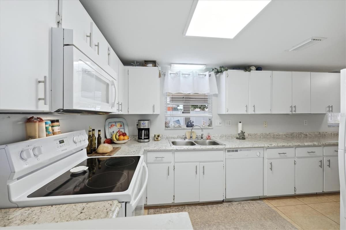 630 SEMINOLE DRIVE — photo 15 of 40