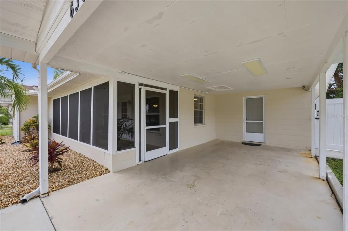 630 SEMINOLE DRIVE — photo 4 of 40