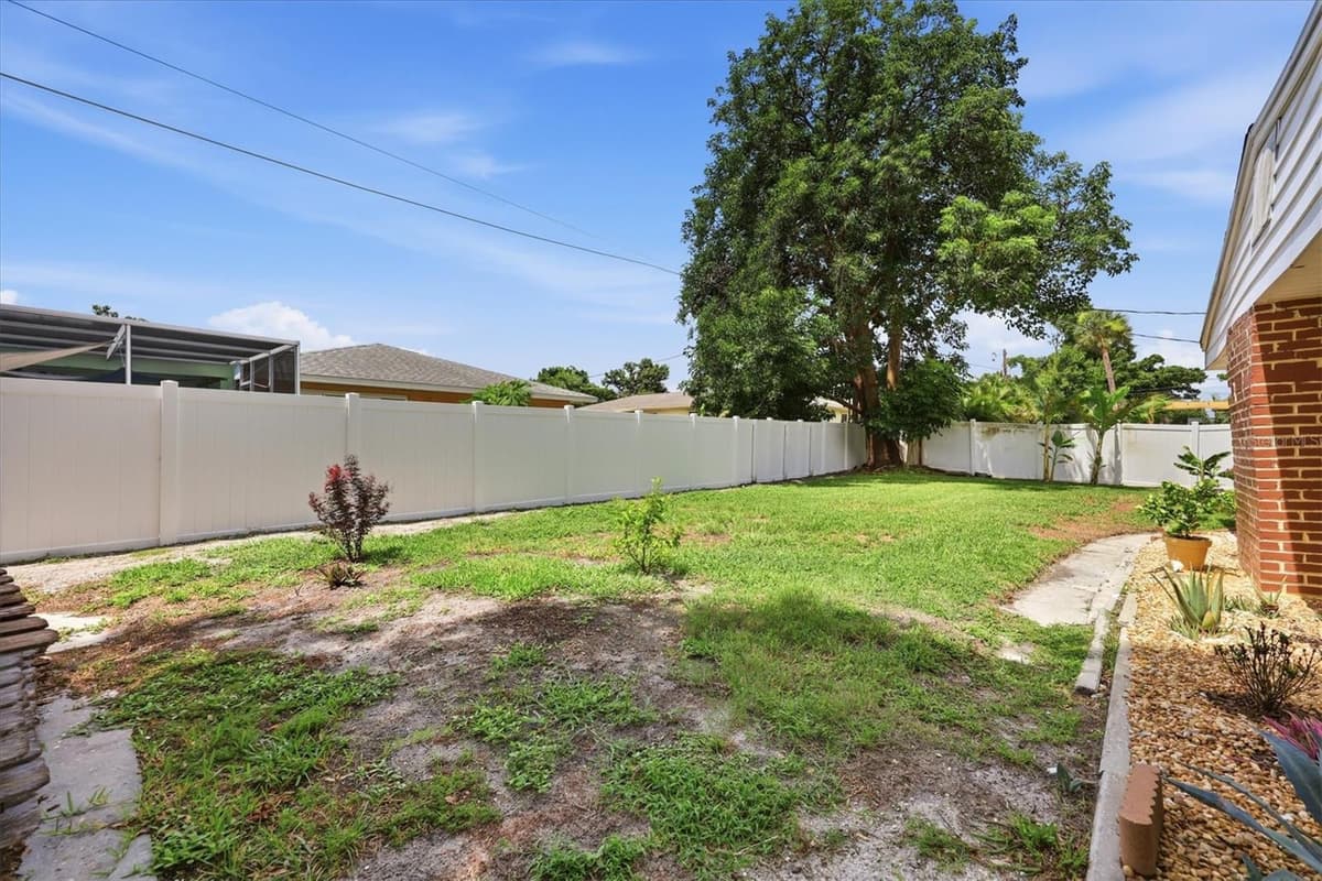 630 SEMINOLE DRIVE — photo 34 of 40