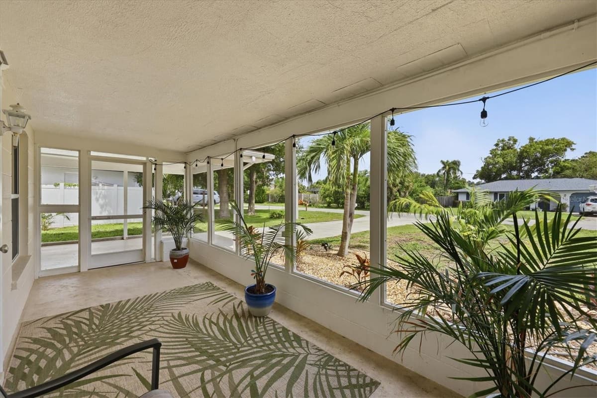 630 SEMINOLE DRIVE — photo 8 of 40