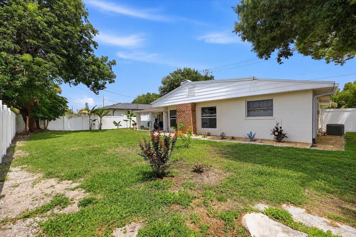 630 SEMINOLE DRIVE — photo 33 of 40