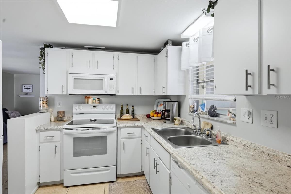 630 SEMINOLE DRIVE — photo 17 of 40