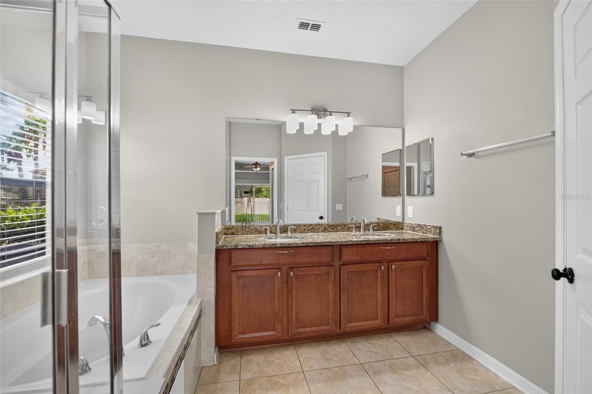 3519 MCCORMICK WOODS DRIVE — photo 16 of 30
