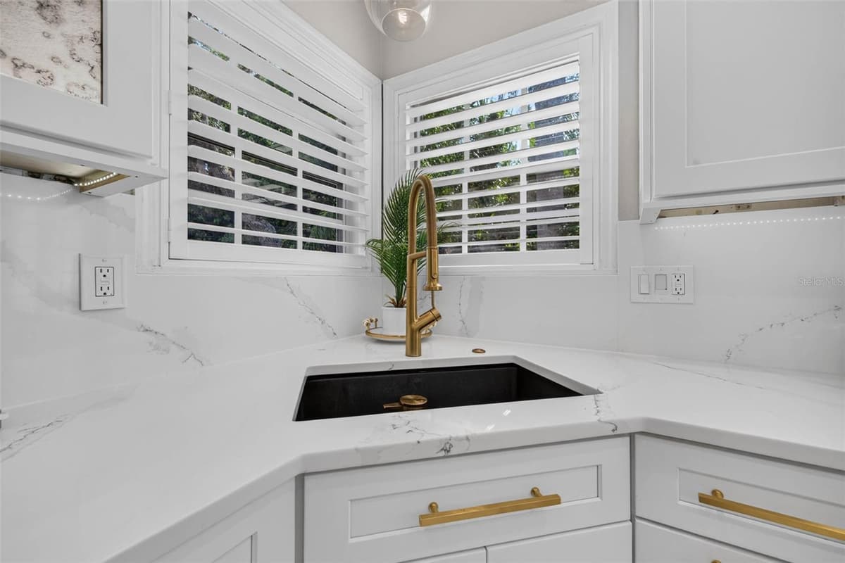 4660 LAUREL OAK LANE — photo 25 of 61
