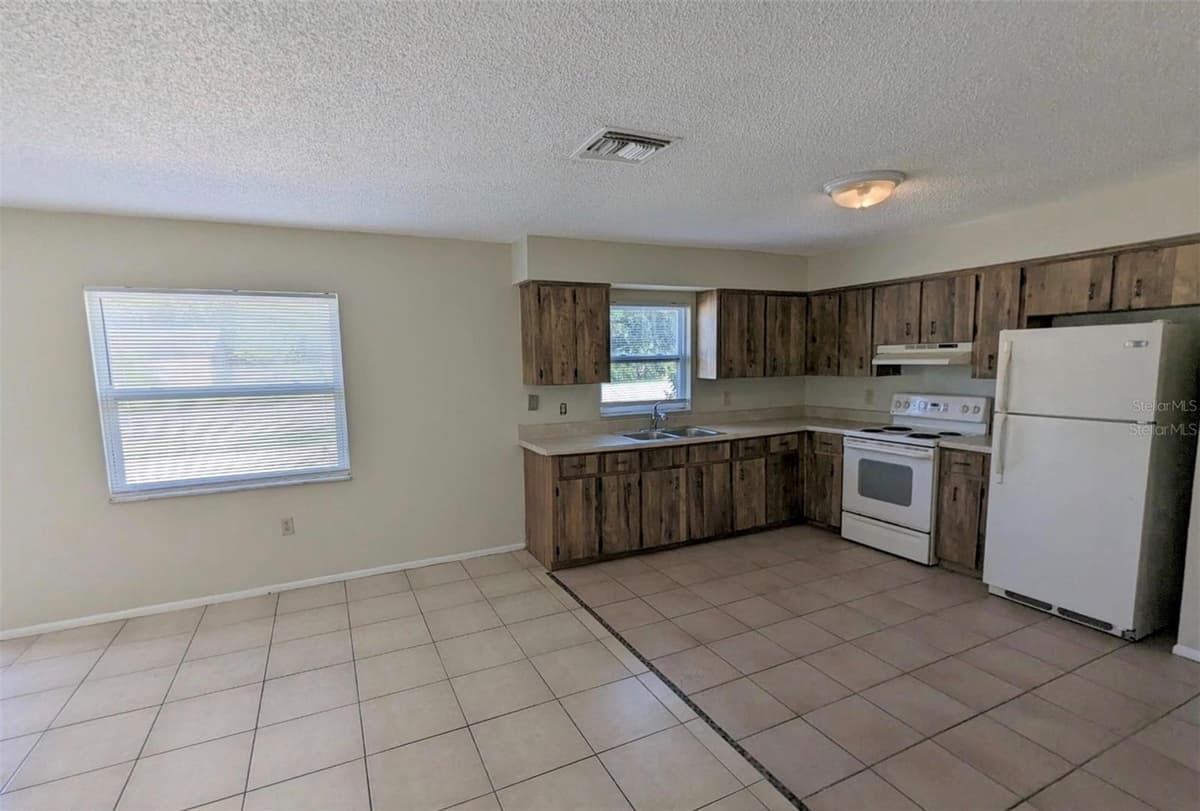 511 JOHN STREET — photo 11 of 22