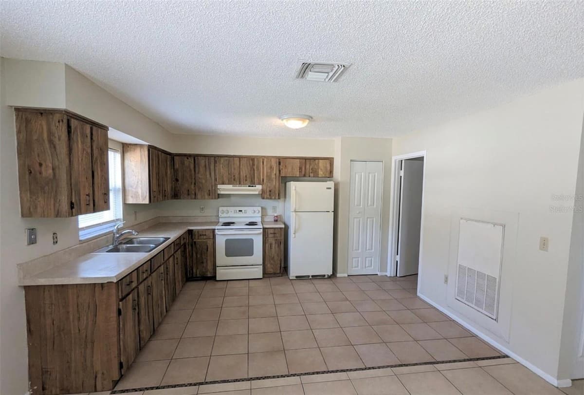 511 JOHN STREET — photo 10 of 22