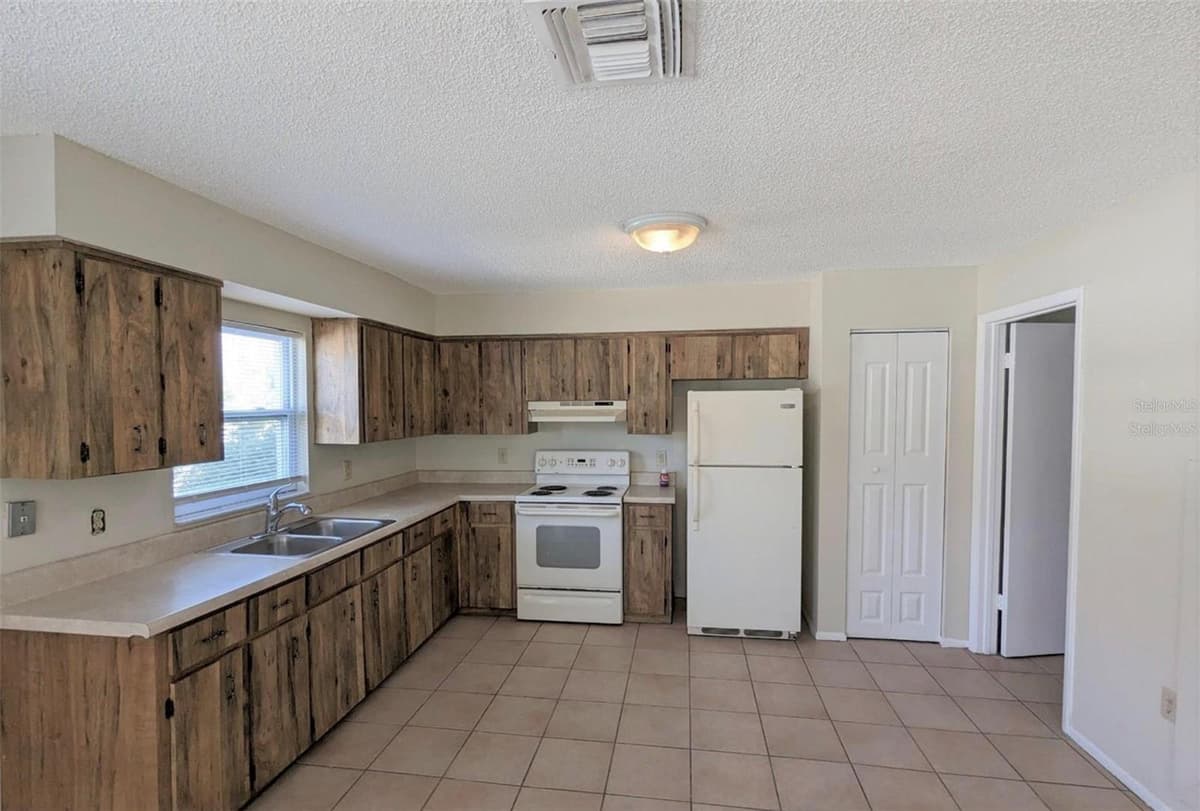 511 JOHN STREET — photo 12 of 22