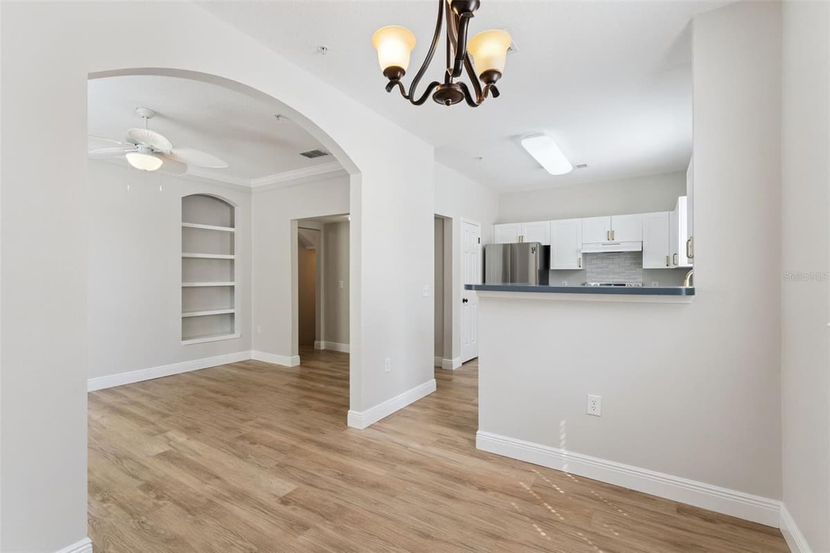310 GRAND MAGNOLIA AVENUE — photo 11 of 53