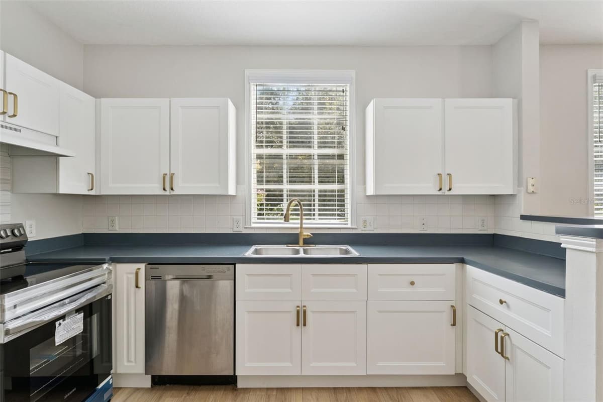 310 GRAND MAGNOLIA AVENUE — photo 15 of 53