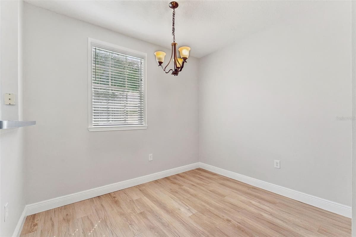 310 GRAND MAGNOLIA AVENUE — photo 10 of 53