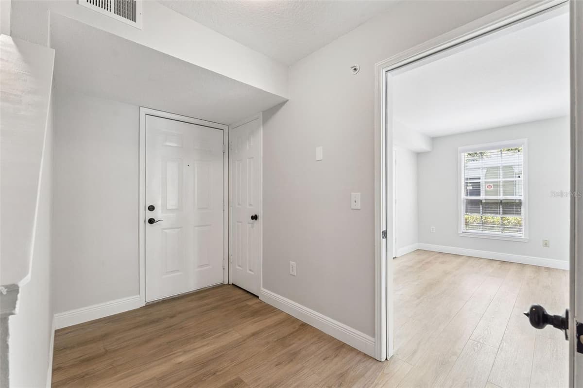310 GRAND MAGNOLIA AVENUE — photo 6 of 53
