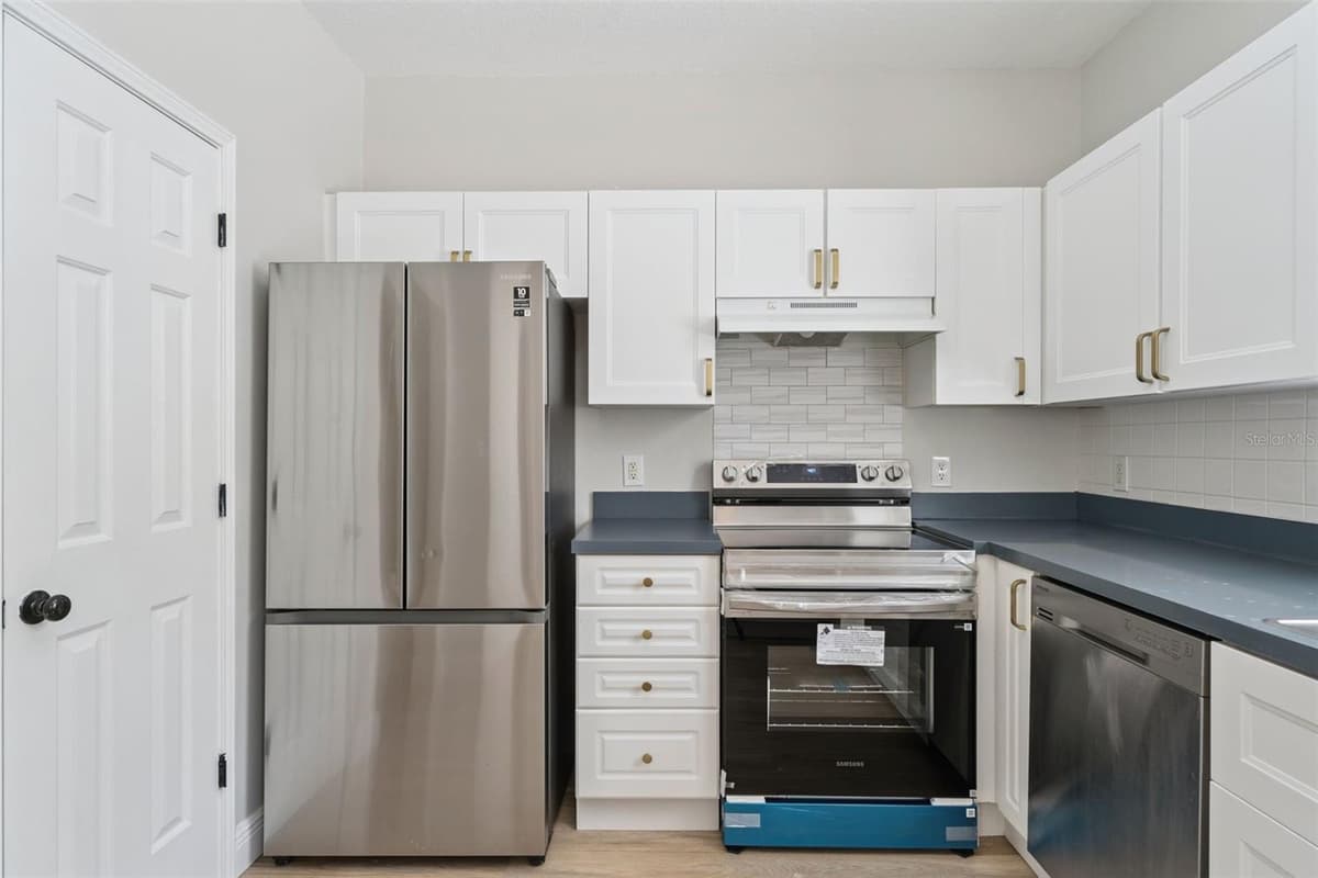 310 GRAND MAGNOLIA AVENUE — photo 16 of 53