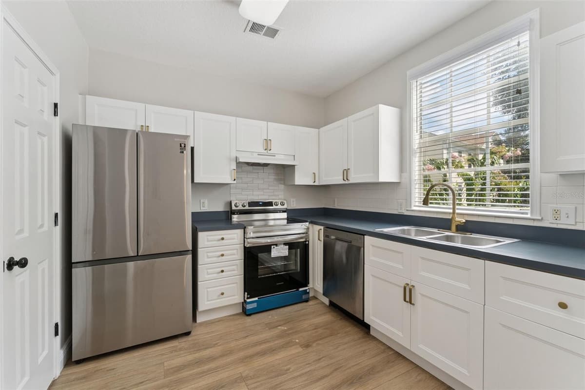 310 GRAND MAGNOLIA AVENUE — photo 13 of 53