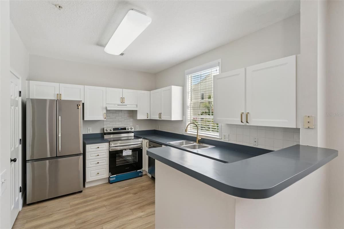 310 GRAND MAGNOLIA AVENUE — photo 14 of 53