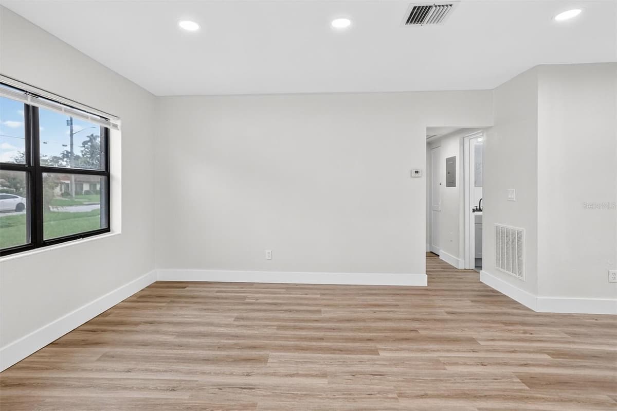 3402 LEWIS COURT — photo 7 of 29