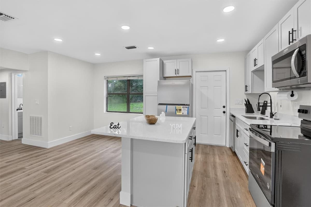 3402 LEWIS COURT — photo 12 of 29