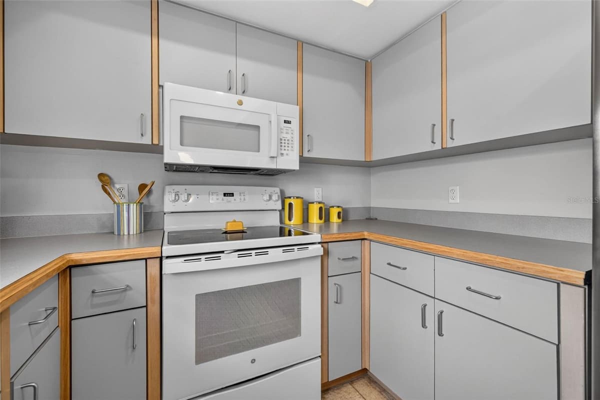 2490 HERON TERRACE — photo 8 of 28