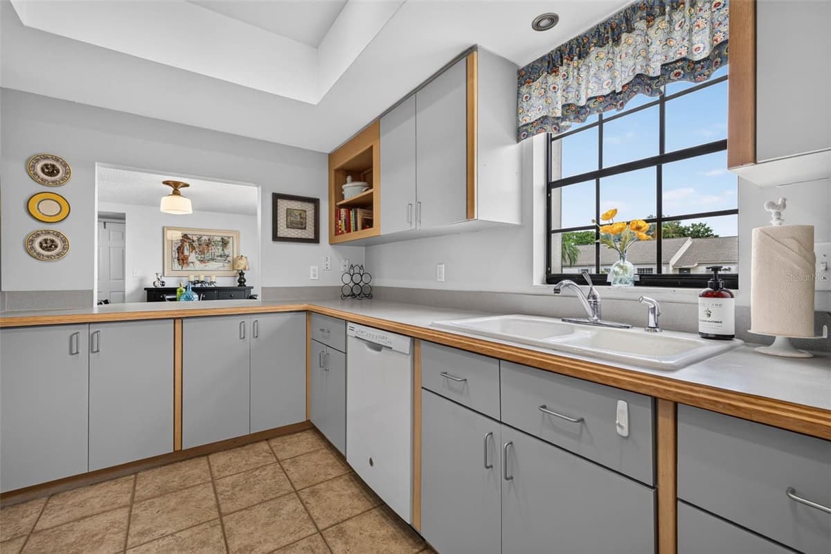 2490 HERON TERRACE — photo 9 of 28