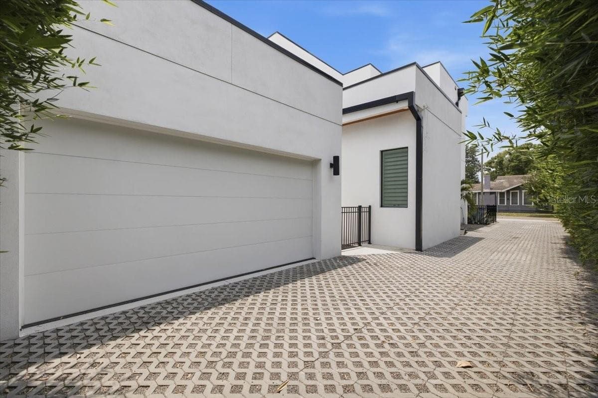 2701 POPLAR AVENUE — photo 40 of 65