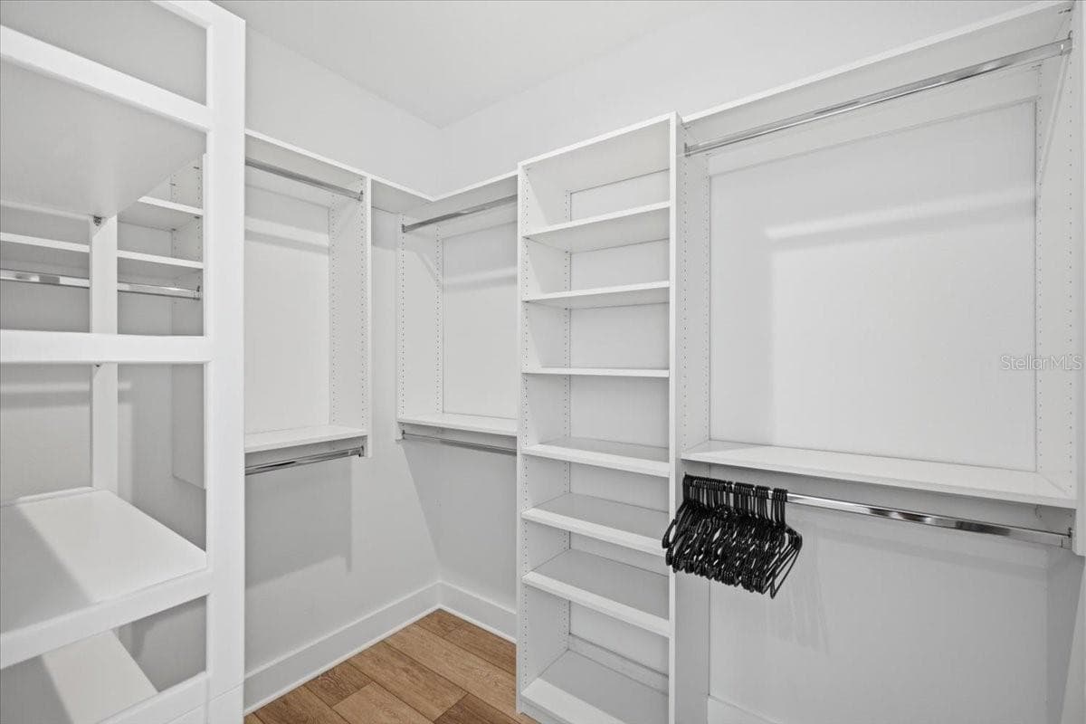 2701 POPLAR AVENUE — photo 32 of 65