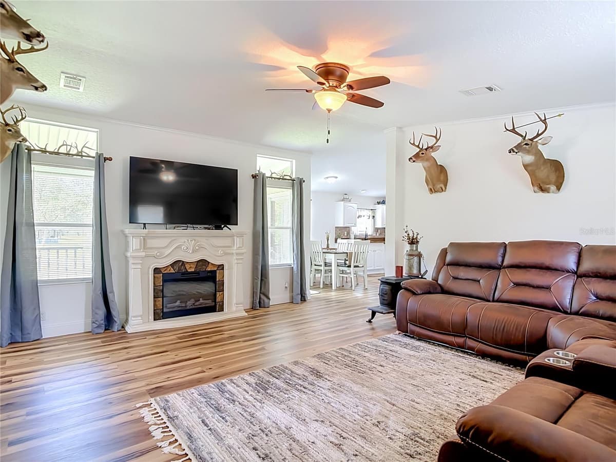 31120 LAKE HOLLY ROAD — photo 4 of 64
