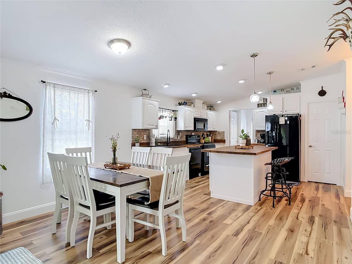 31120 LAKE HOLLY ROAD — photo 9 of 64