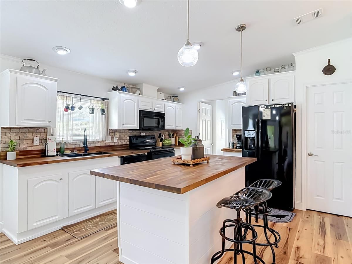 31120 LAKE HOLLY ROAD — photo 13 of 64