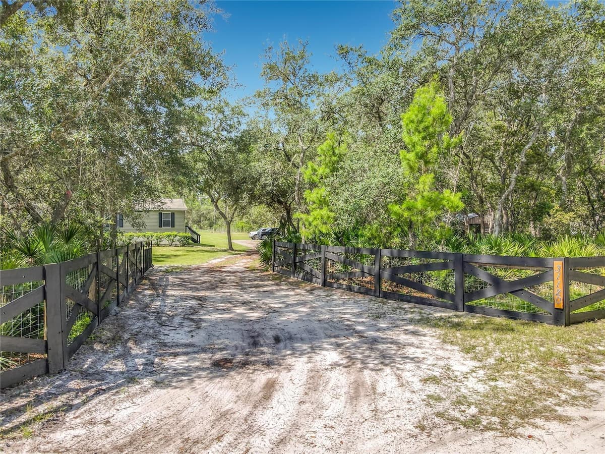 31120 LAKE HOLLY ROAD — photo 52 of 64