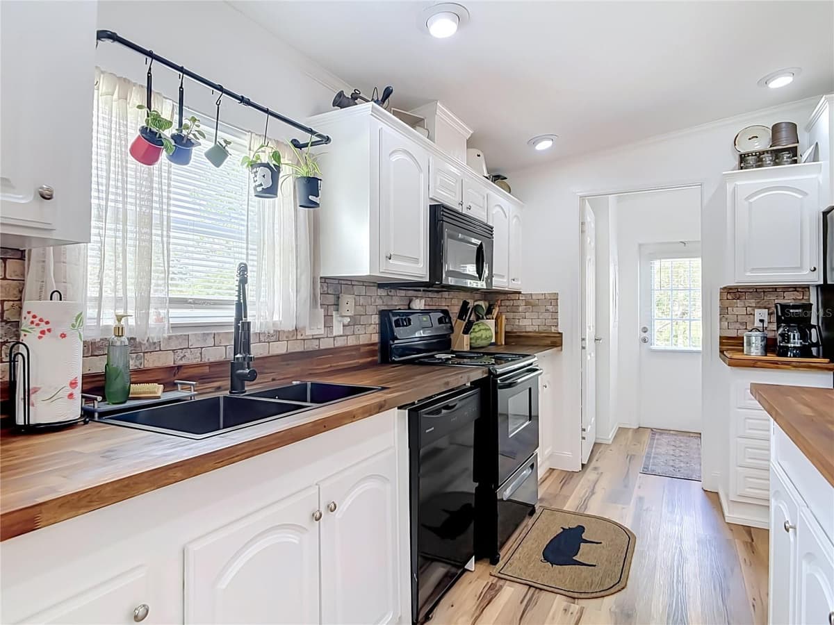 31120 LAKE HOLLY ROAD — photo 15 of 64