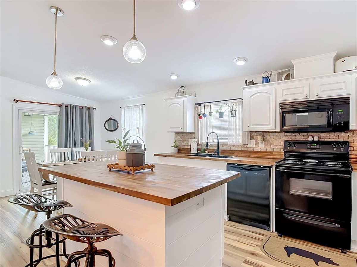 31120 LAKE HOLLY ROAD — photo 19 of 64