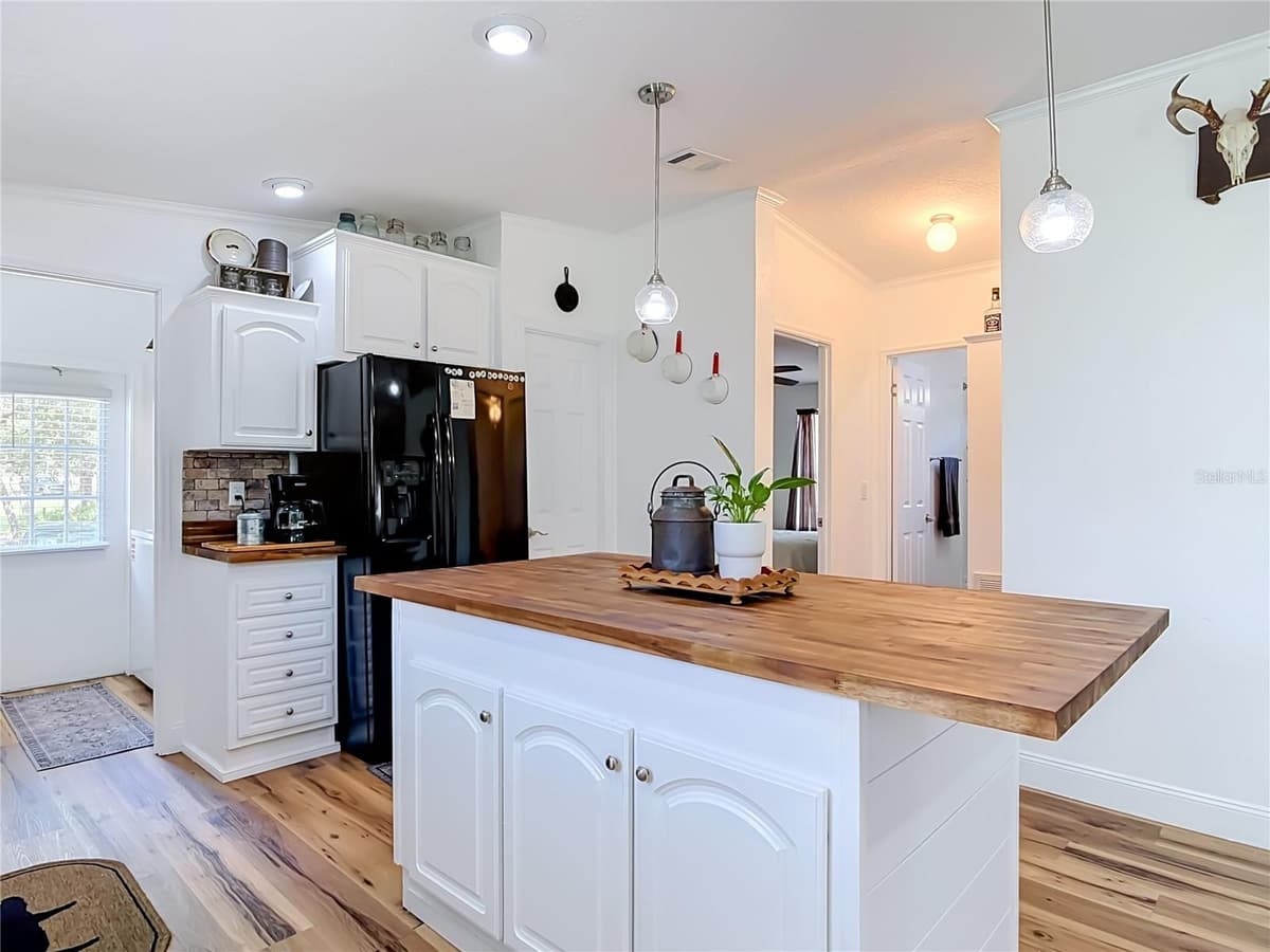 31120 LAKE HOLLY ROAD — photo 14 of 64