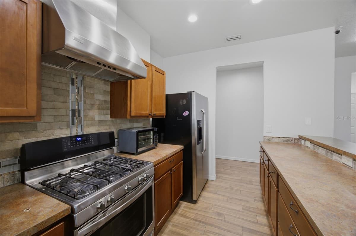 8205 12TH STREET — photo 10 of 22