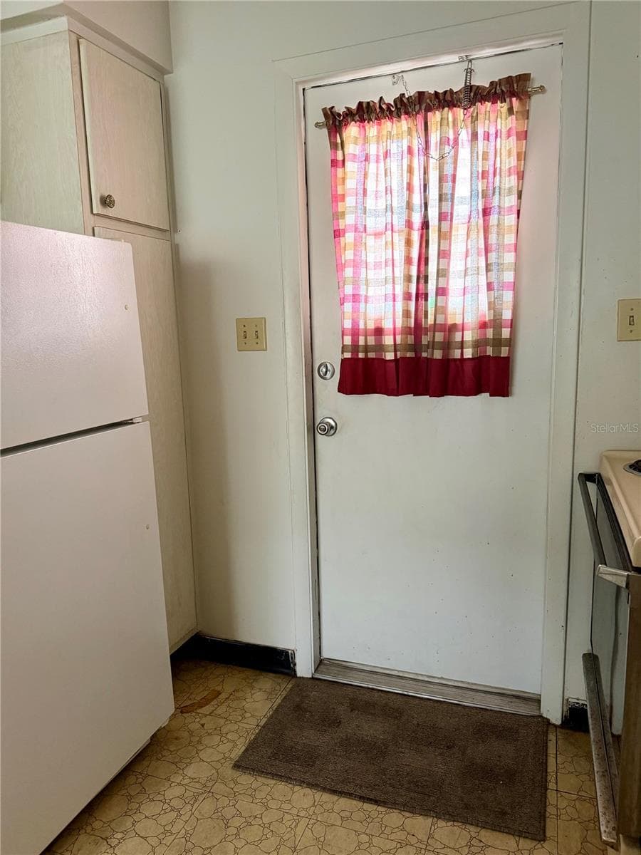 5505 HERNANDES DRIVE — photo 14 of 29