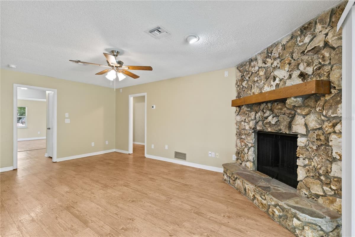 1504 PEREZ — photo 11 of 26