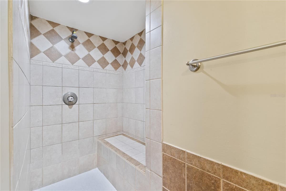 1504 PEREZ — photo 15 of 26