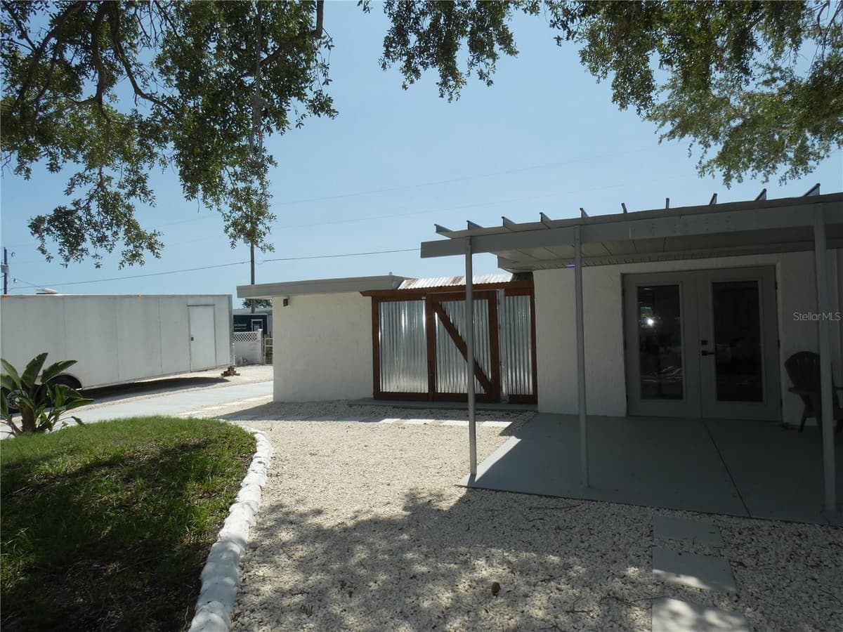 13400 CAROL DRIVE — photo 18 of 48