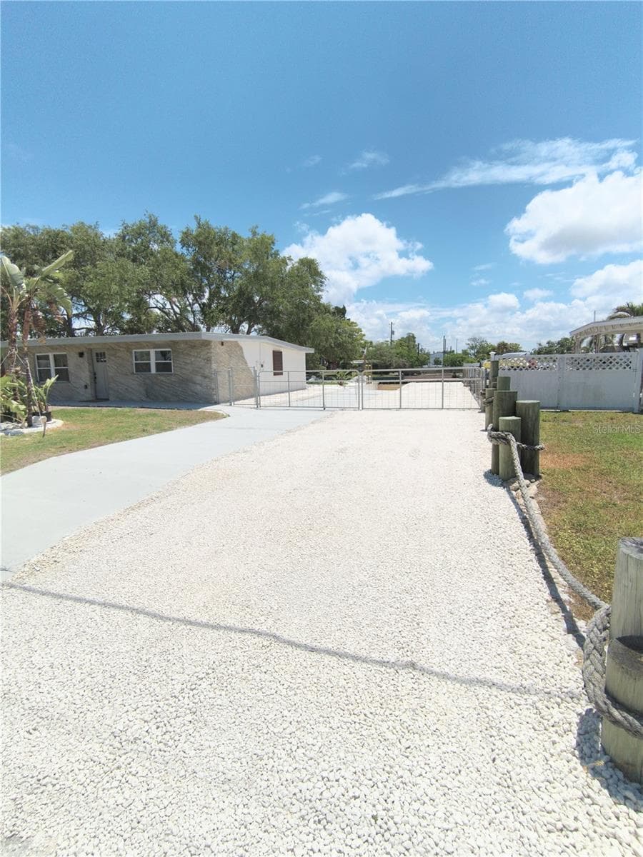 13400 CAROL DRIVE — photo 12 of 48