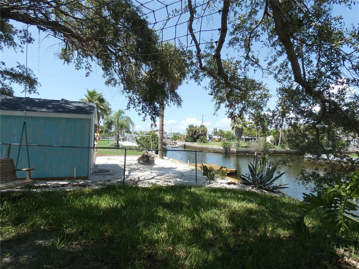 13400 CAROL DRIVE — photo 6 of 48