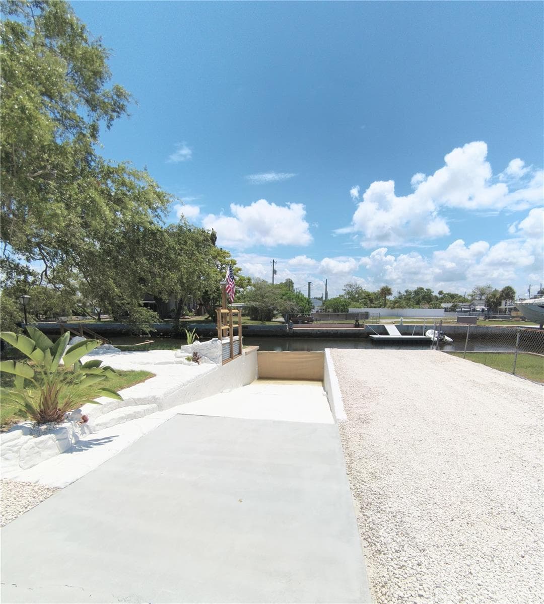 13400 CAROL DRIVE — photo 11 of 48